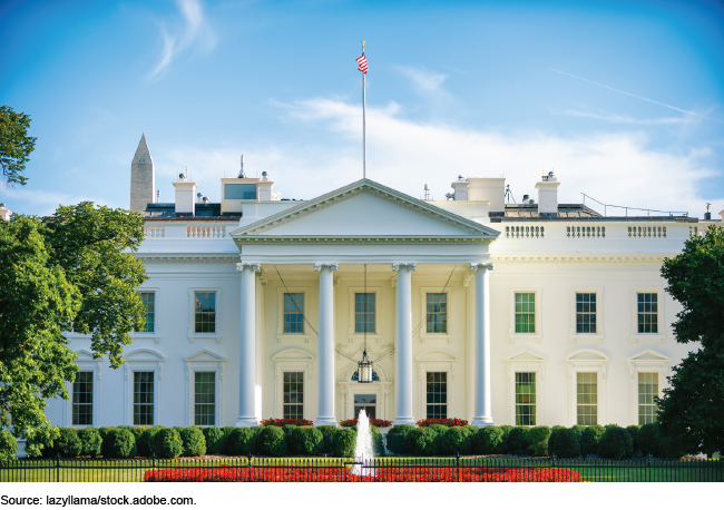 Photo of the White House with the fountain out front.